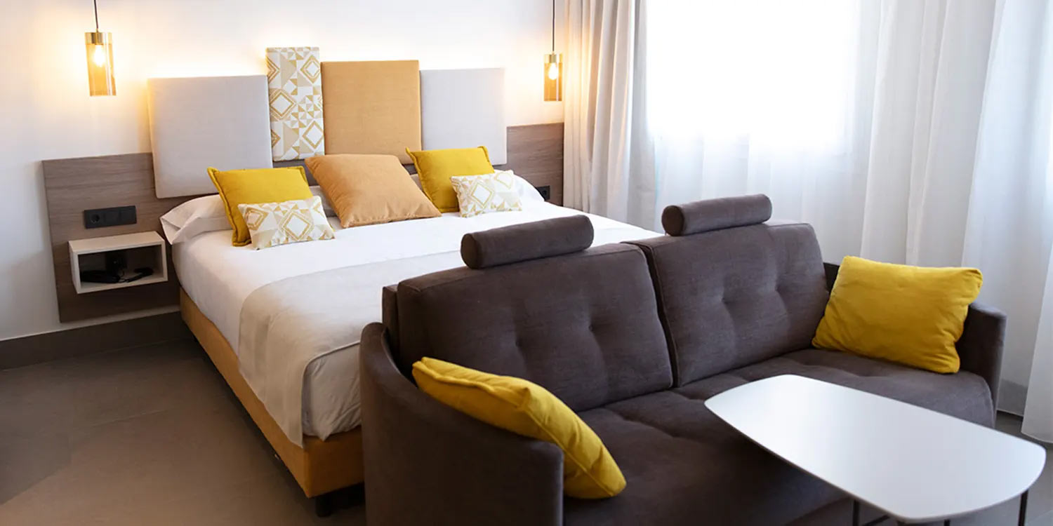 Decoración de interiores en habitaciones de hotel por Fama