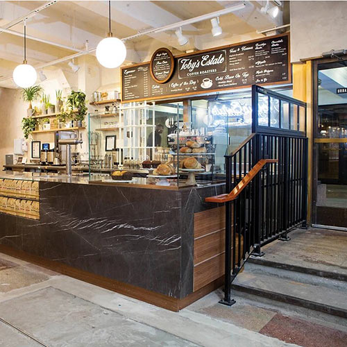 toby3-min Decoración interior de café-bar